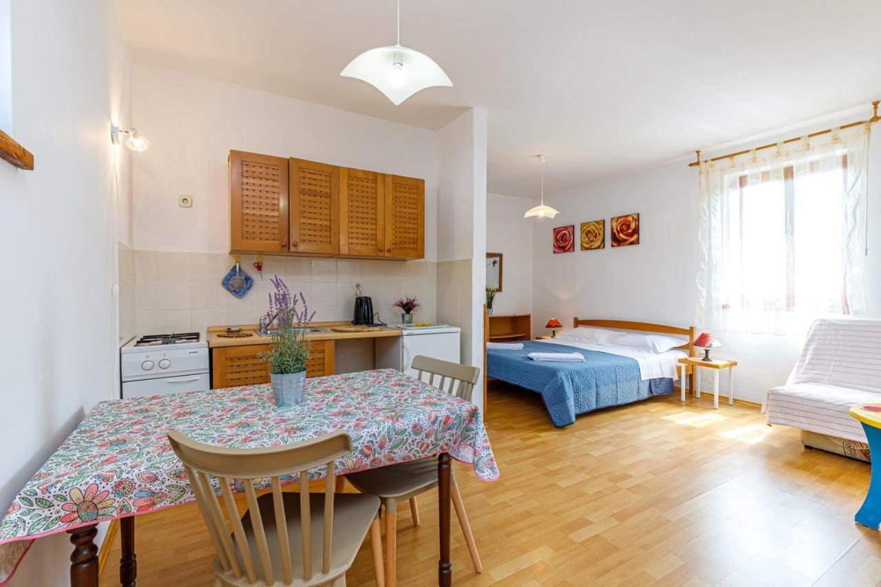 Apartments Pernar Poreč Exterior foto